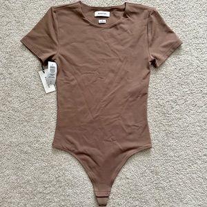 BNWT Aritzia Babaton Contour Crew Shortsleeve Bodysuit